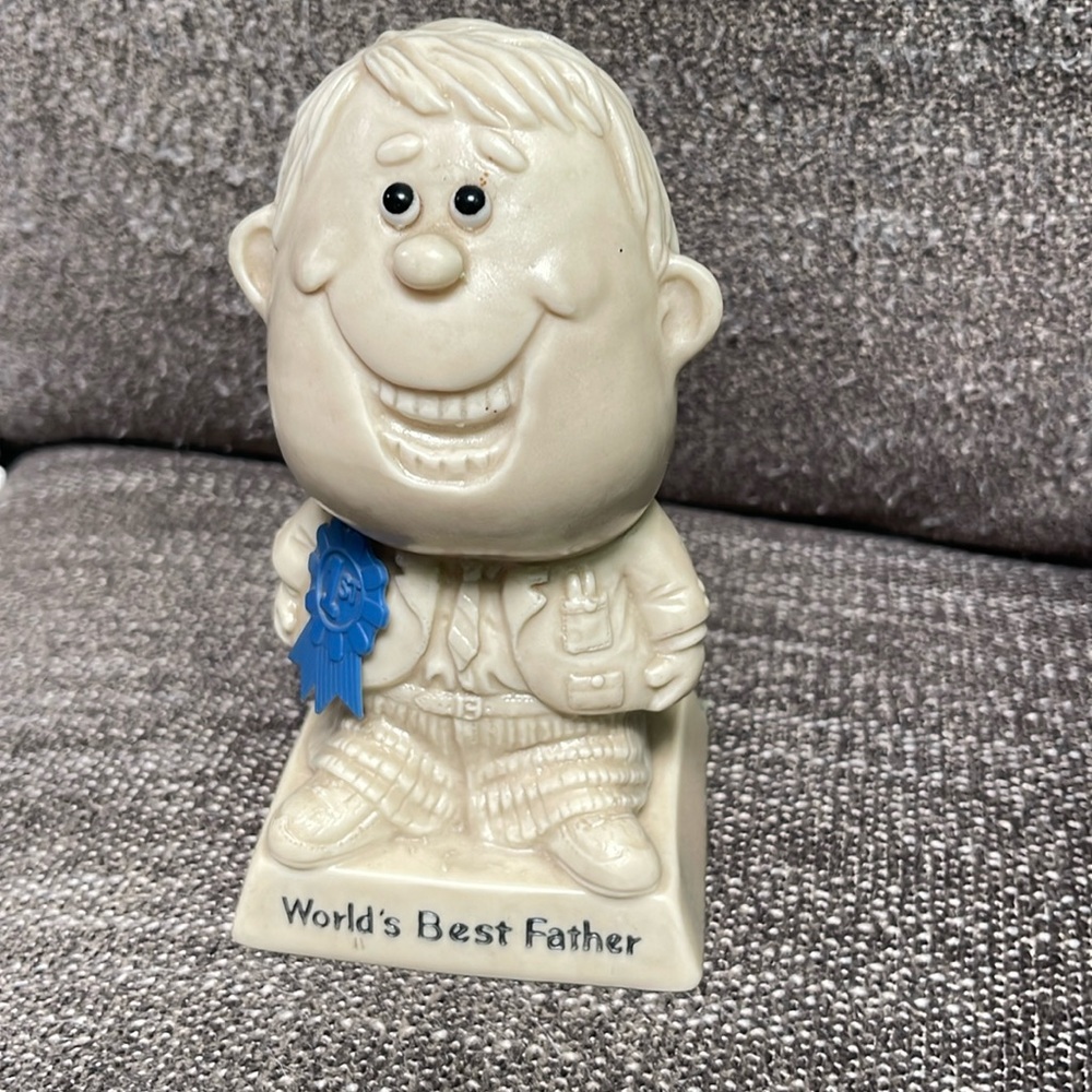 R & W Berries Co. Worlds Best Father Figurine